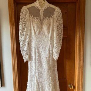 Lace wedding dress, worn once! Love this dress! Size 6